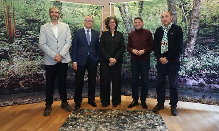 Luis Sanz, director-gerente de GAN-NIK; Manuel Gutiérrez, presidente de la Confederación Hidrográfica del Cantábrico; Itziar Gómez, consejera del Departamento de Desarrollo Rural y Medio Ambiente del Gobierno de Navarra; Enrique José Ramos, director general de Obras Hidráulicas de la Diputación Foral de Gipuzkoa y Josu Benaito, director de Medio Ambiente del Ayuntamiento de Donostia / San Sebastián
