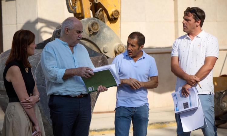 El consejero Aierdi y la directora general de Medio Ambiente, Ana Bretaña, visitan las obras de Peralta