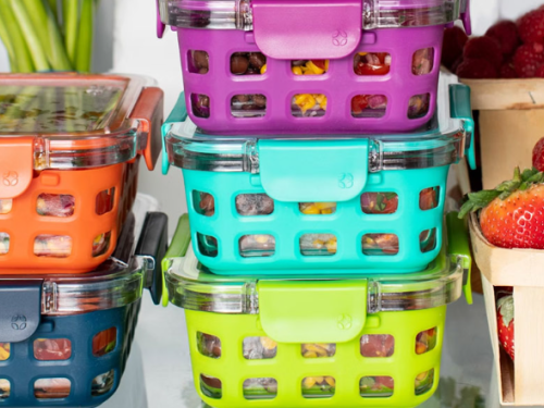 Alimentos almacenados en tuppers y cajas