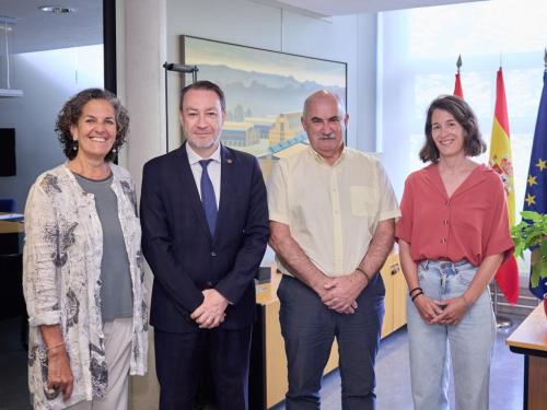 Itziar Gómez, Ramón Gonzalo, Jose María Aierdi y Eva Sevigné en el momento del acuerdo