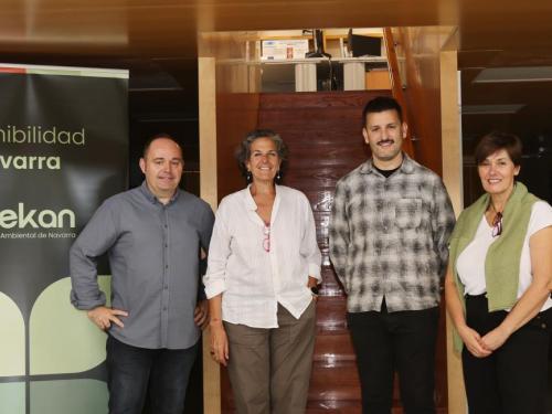 Foto grupal tras la firma